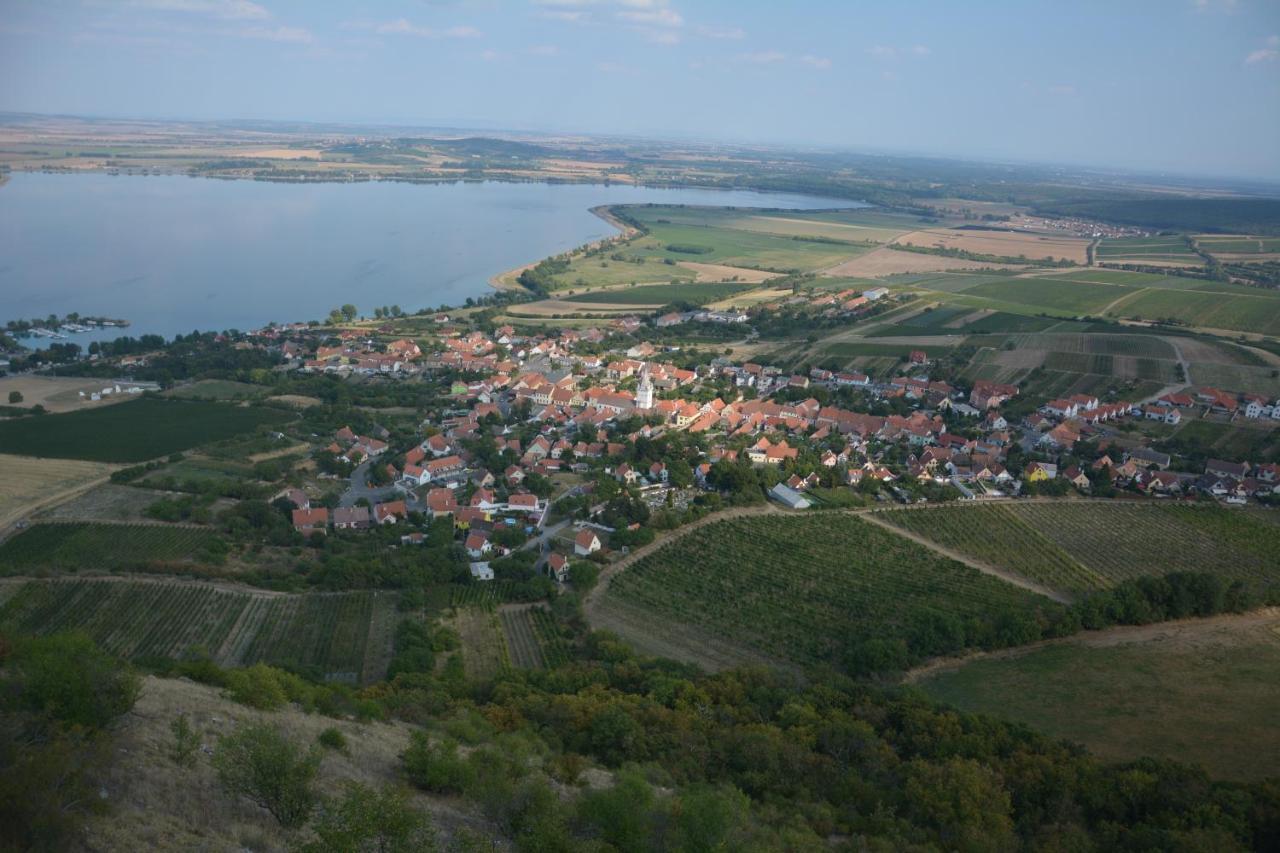 Penzion u Bednářů Pavlov Esterno foto